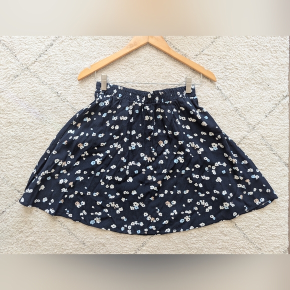Cute Navy blue floral print skirt with elastic waist band - Picture 2 of 5